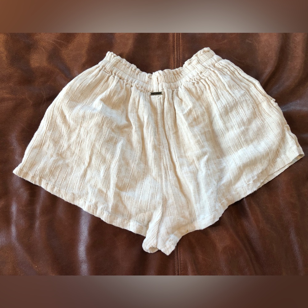 Cream Billabong Stretchy Shorts, S